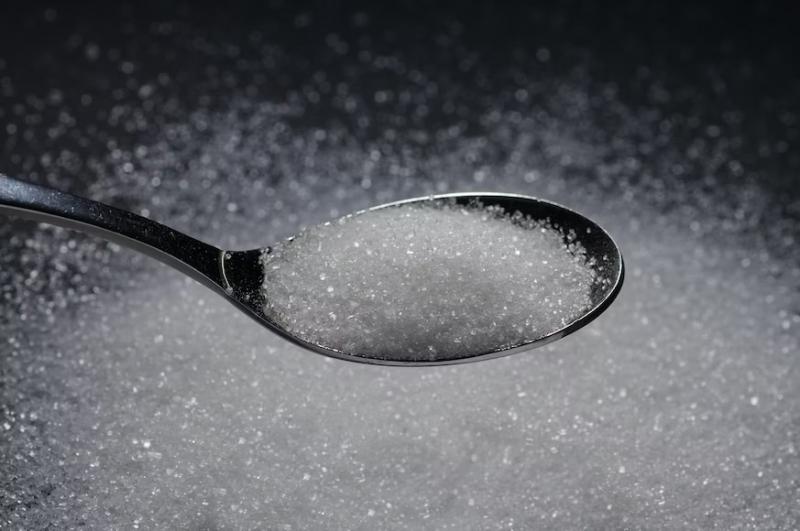 Диетолог рассказала, чем опасны сахар и соль