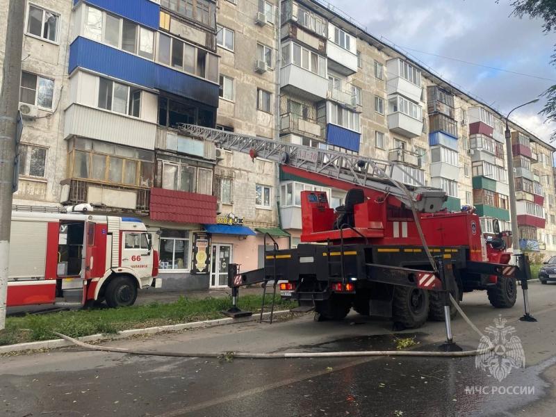 В Самарской области пожарные спасли из горящего дома 35 человек