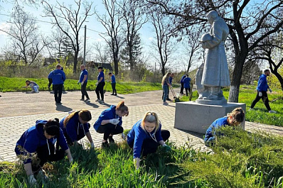 В России прошли субботники по благоустройству памятников участникам Великой Отечественной войны