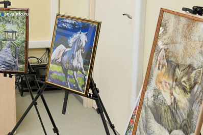 В Самаре для ветеранов СВО и их семей организовали творческую встречу с инклюзивной художницей