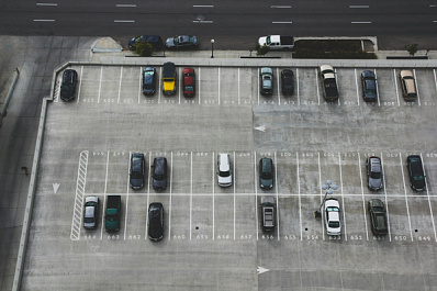 На российских платных парковках могут ввести период без штрафов