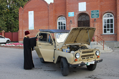 Житель Самарской области передал бойцу-добровольцу автомобиль УАЗ