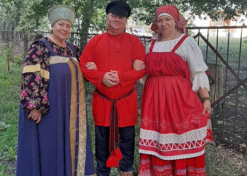 В Кинель-Черкассах демонстрируют коллекцию русских народных костюмов 