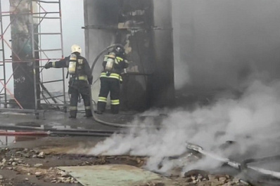 МЧС: пожар в бывшем здании подшипникового завода в Самаре достиг 1000 "квадратов"