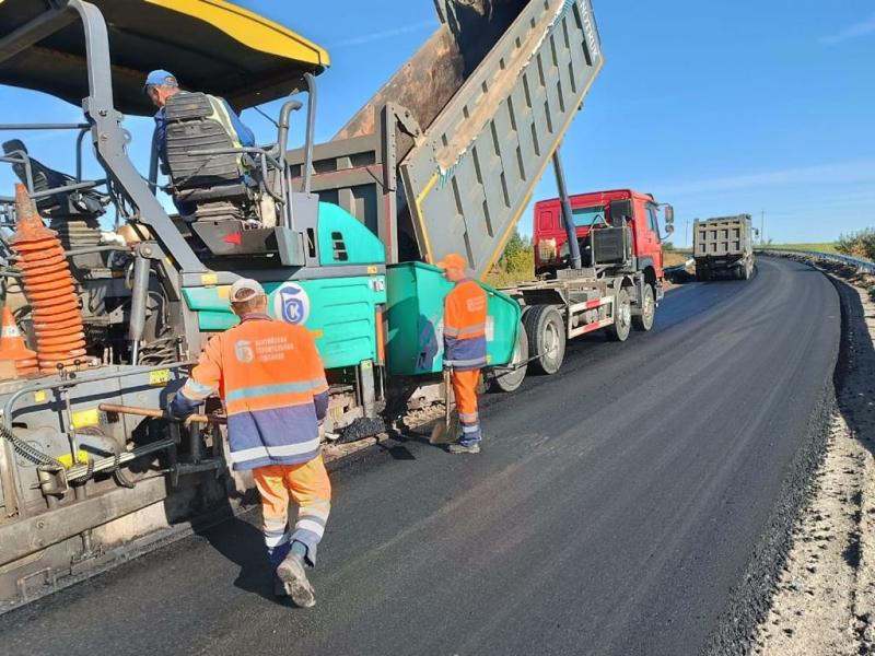 Завершается ремонт автодороги между селами Самарской Луки 