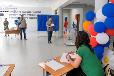 Самарцы в городе Снежное проголосовали за кандидата в губернаторы родного региона