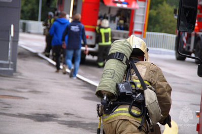 Пожарные ликвидировали открытое горение в новокуйбышевском цеху
