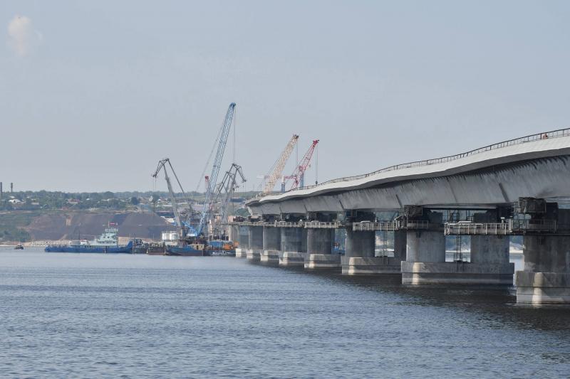 В строительстве моста через Волгу и дороги в Самарской области задействовано почти 2000 человек
