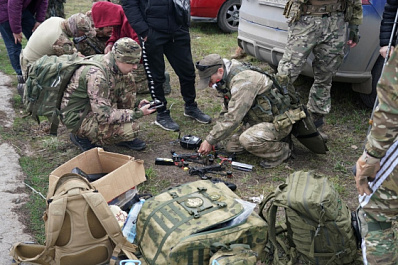 Фоторепортаж: чему учат бойцов на курсах специальной тактической и начальной военной подготовки