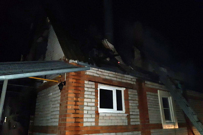 Остановили огонь: в Самарской области ночью горел жилой дом