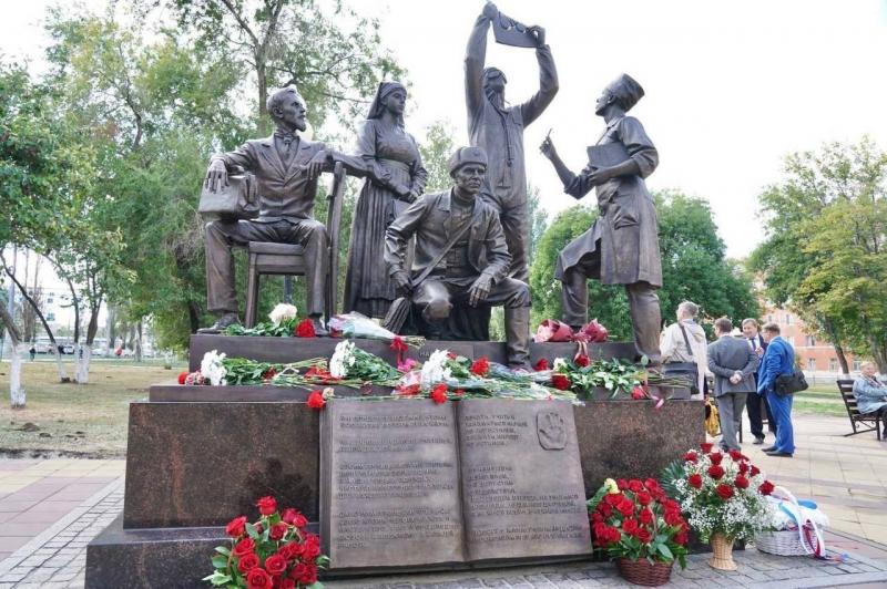 В Самаре открыли памятник медицинским работникам губернии