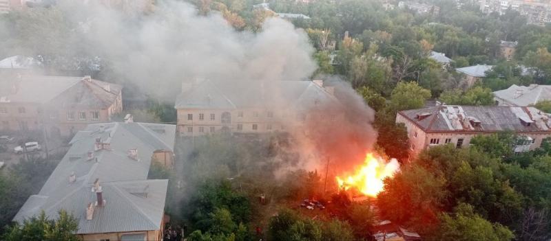 Крупный пожар недалеко от "Космопорта" в Самаре тушили 26 человек