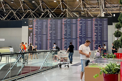Российские туристы застряли в Екатеринбурге и Анталье из-за перенесенных рейсов