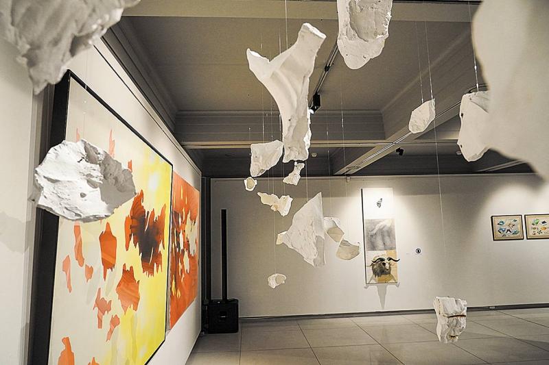 Многообразие взглядов: в галерее "Виктория" открылась международная выставка современного искусства