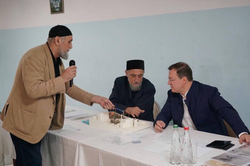 Дмитрию Азарову представили концепцию развития территории около самарской исторической мечети