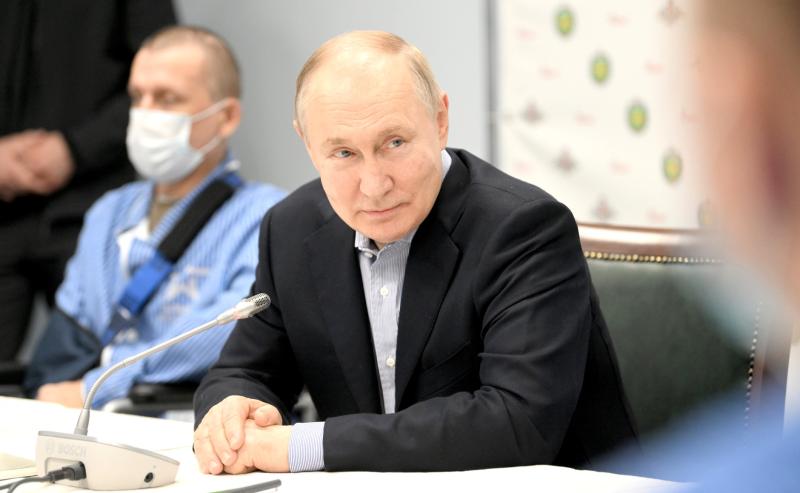 Владимир Путин встретился с военными в госпитале