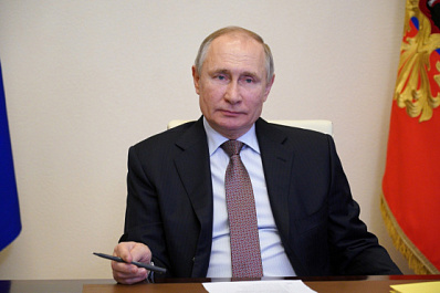 Владимир Путин присвоил семи россиянкам звание "Мать-героиня"