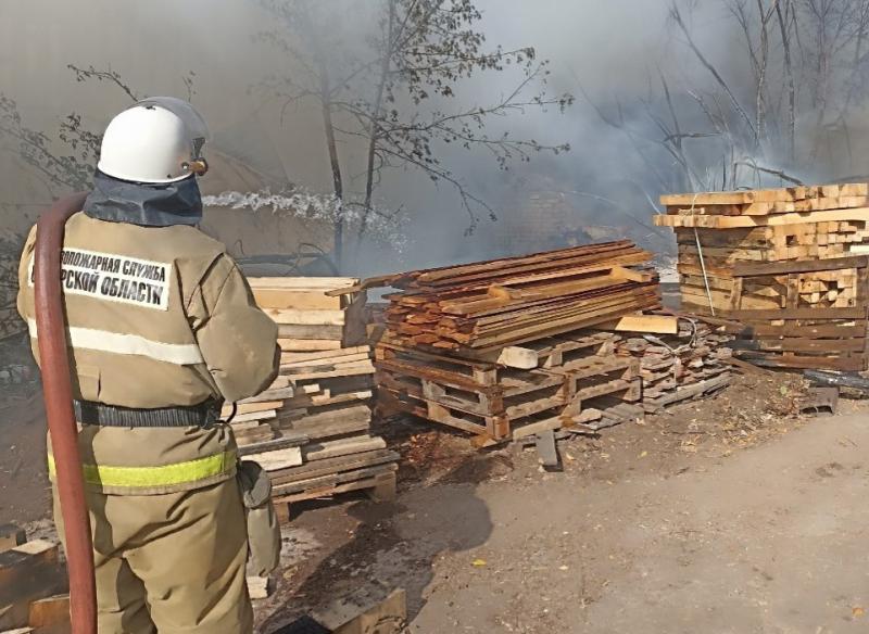 В Самарской области потушили пожар на пилораме