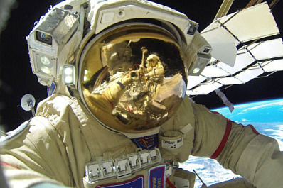 Космонавт Олег Кононенко сделал селфи в открытом космосе