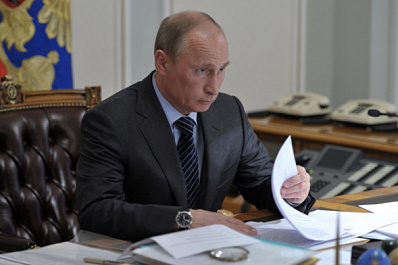Владимир Путин подписал закон, запрещающий увольнять вдов участников боевых действий