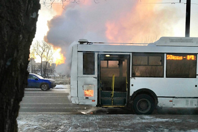 Пламя ворвалось в салон: в 50-м автобусе в Самаре загорелись сиденья от вспыхнувшего мотора