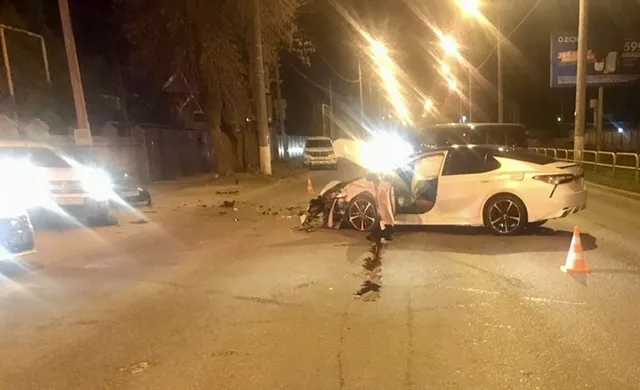 Вылетел на встречку при повороте: в Тольятти водитель Toyota Camry устроил массовое ДТП с тремя пострадавшими